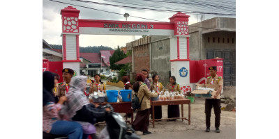 Ramadhan berbagi, SMKN 3 Padangsidimpuan Bagi-Bagi Takjil