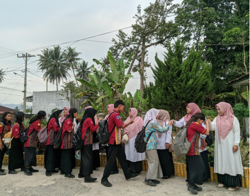 Salam 5S - Senyum Salam Sapa Sopan dan Santun