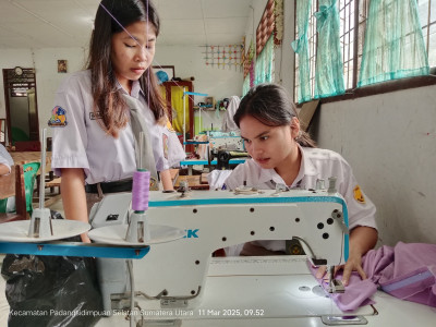 DESAIN DAN PRODUKSI BUSANA